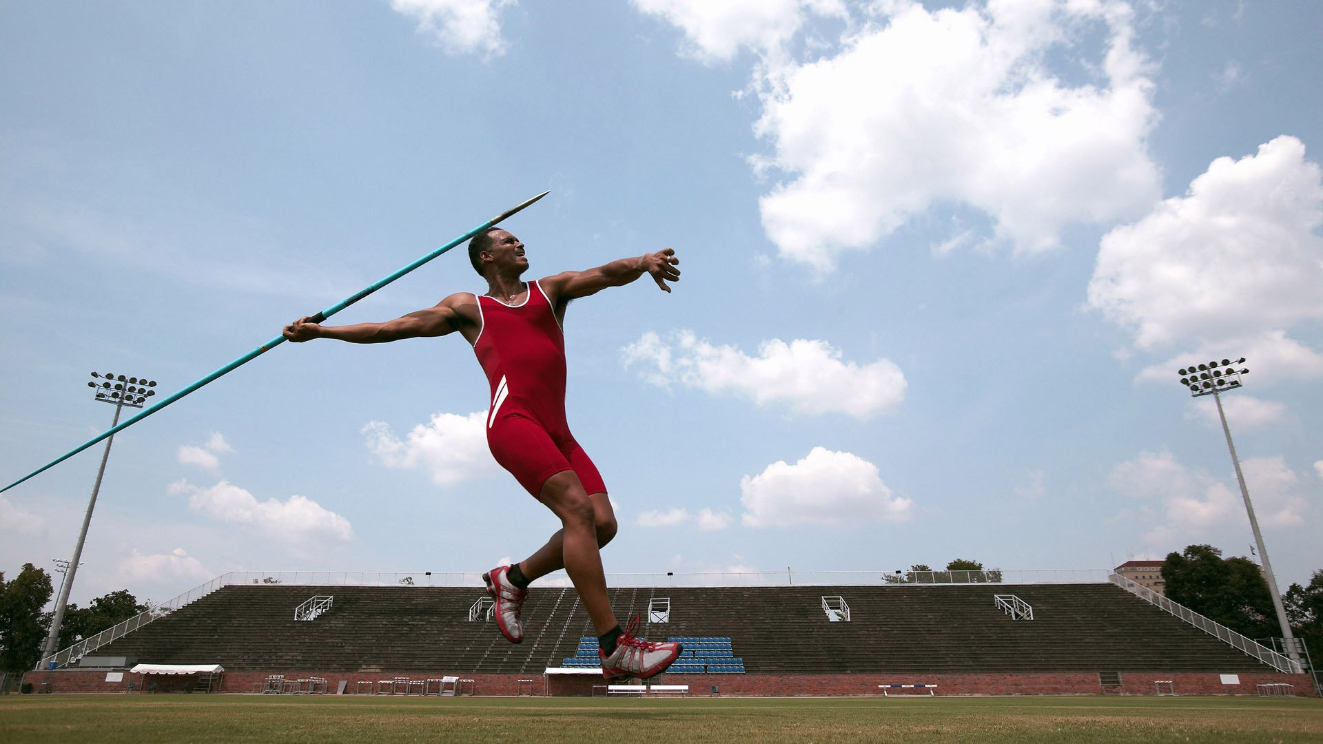 篮球运动员身体素质提升,篮球运动员的身体素质训练包括哪些
